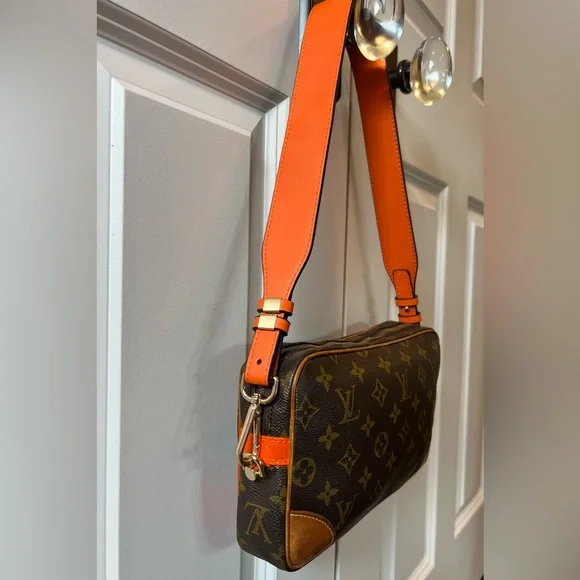 Louis Vuitton monogram 𝒻ℴ𝓇𝓂ℯ𝓇 clutch. - Picture 4 of 10